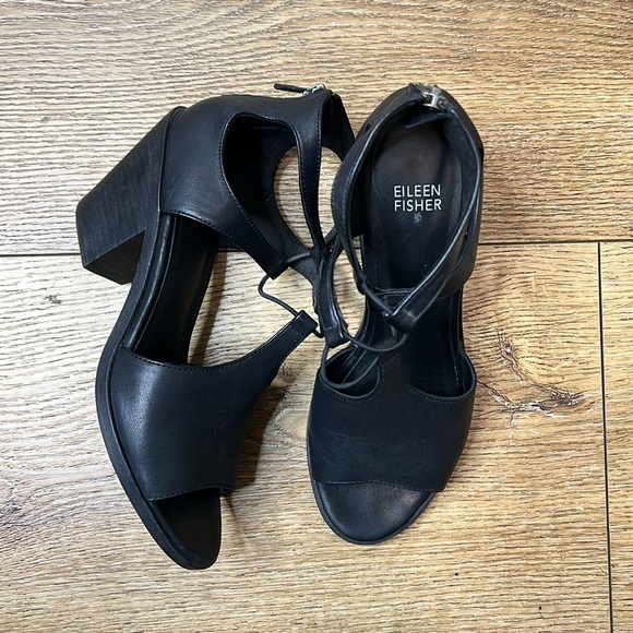 Eileen Fisher Black Leather Sandals Size 7 - Picture 1 of 8